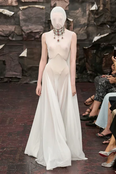 Look 37